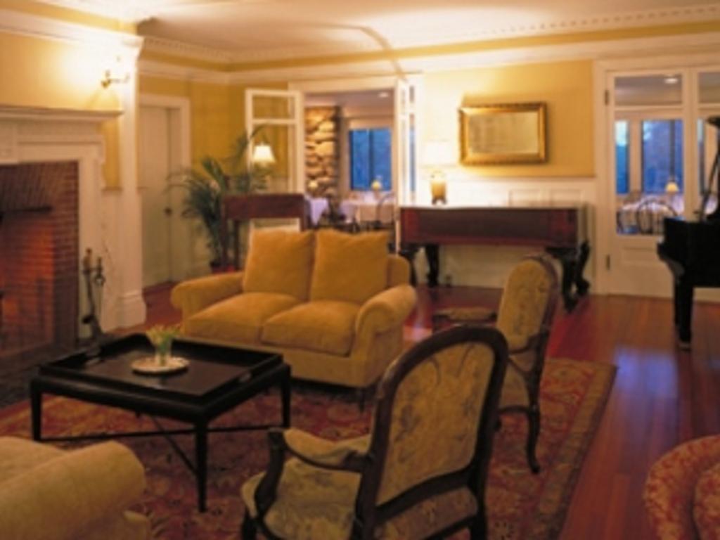 The Manor Inn Castine Номер фото