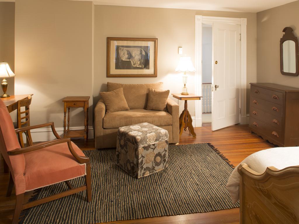 The Manor Inn Castine Экстерьер фото