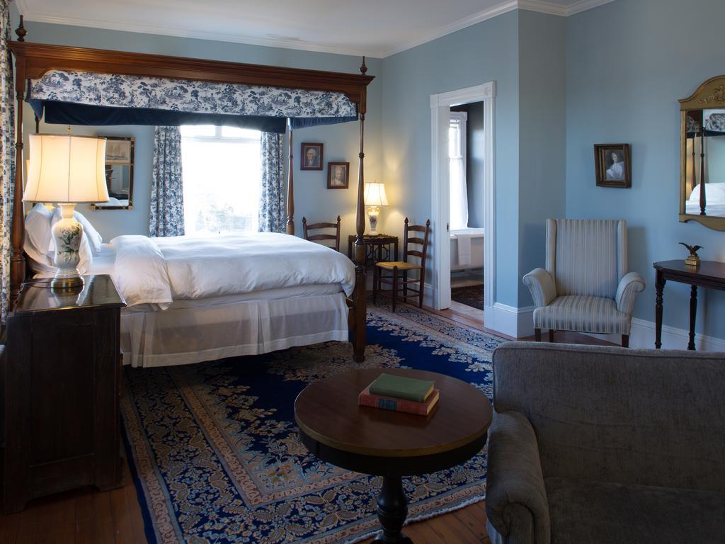The Manor Inn Castine Экстерьер фото