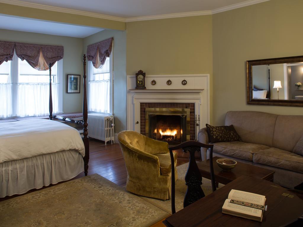 The Manor Inn Castine Экстерьер фото