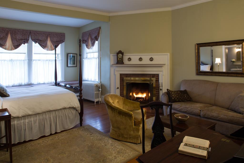 The Manor Inn Castine Экстерьер фото